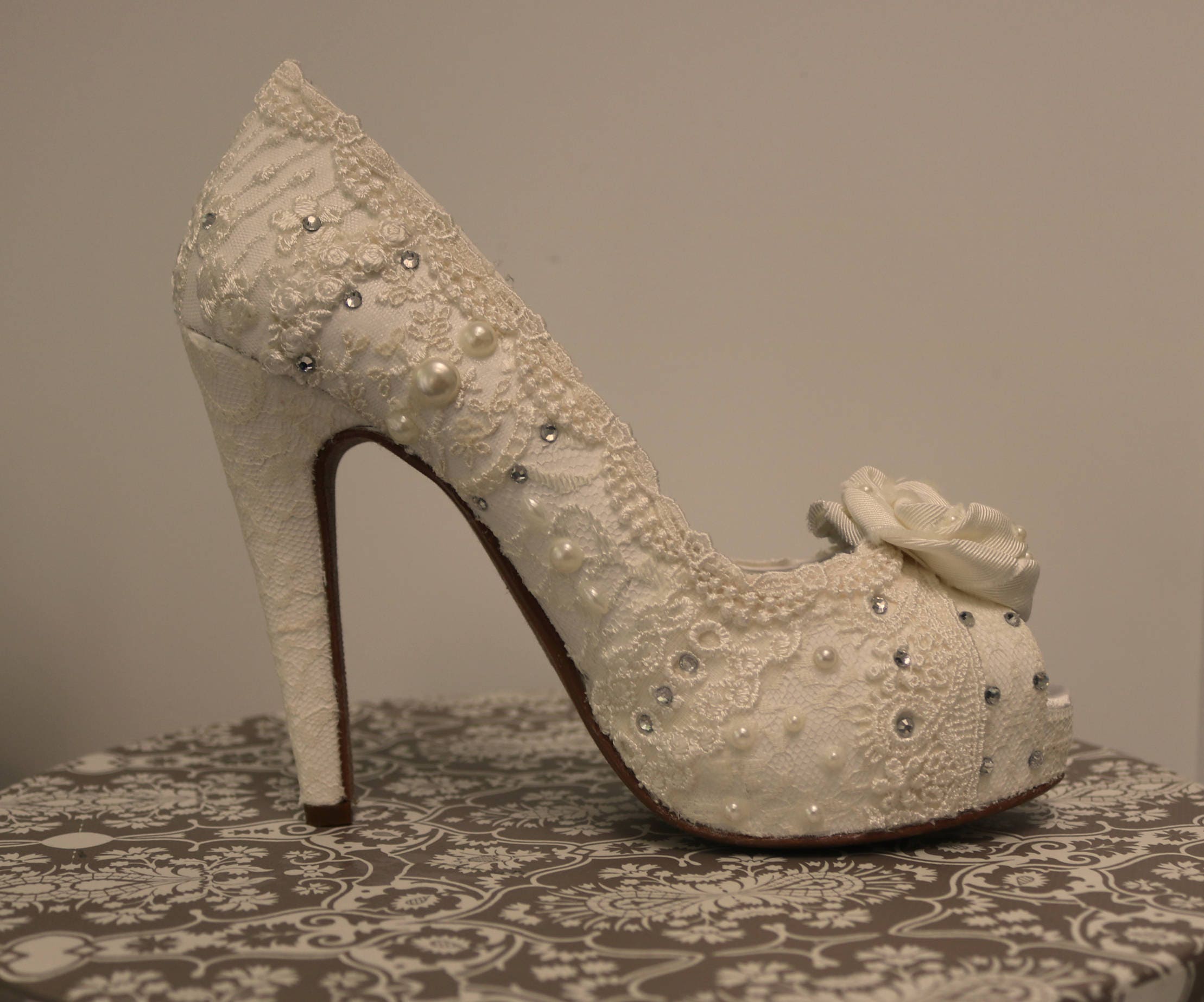 Lacey Ivory wedding shoes ..5 inch heels .. Vintage Lace