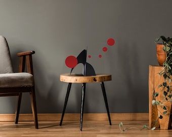 Magnífica escultura cinética moderna en negro y rojo de 45 cm de ancho x 40 cm de alto. Ideal para mesa de centro, estantería, mostrador o escritorio.