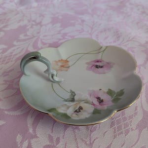 ANTIQUE Bavaria Germany Hand Painted Floral Design with 22k Gold Trim Porcelain Trinket Dish