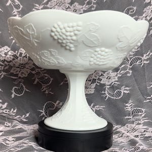 Vintage Indiana Glass Colony Harvest Grape Fruit Bowl