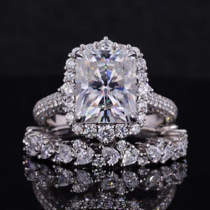 Conjunto de anillos de boda de dos piezas, conjunto de anillos nupciales con halo de diamantes y moissanita radiante, anillo apilable de media eternidad, conjunto de anillos de compromiso para mujer