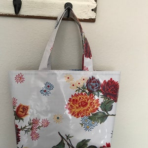 Beth's Large White Mum Oilcloth Market Tote Bag