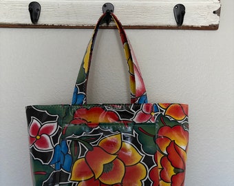 Beth's Large tejuana oilcloth market tote with exterior pickets