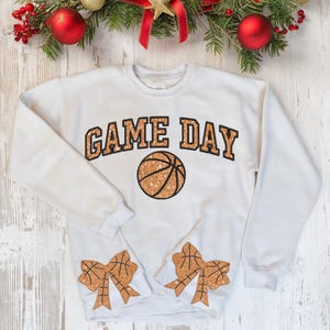 Design de moletom com laço lateral de glitter de basquete para bordado à máquina, arquivo de bordado em ponto de cetim com laço, dia de jogo, amantes do esporte