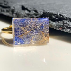 Natürlicher Lapislazuli mit Rutilquarz-Doublette, glatter, verstellbarer Edelsteinring 8222