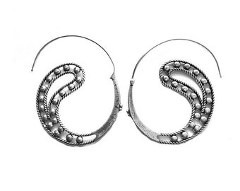 Boucles d'oreilles en filet argentées, finition antique, boucles d'oreilles en spirale argentée bohème, bohème, boucles d'oreilles tribales en laiton, faites main