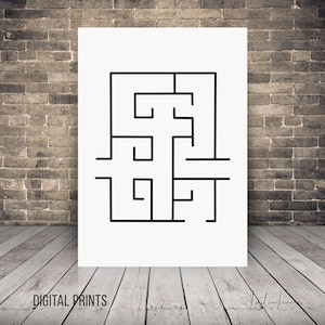 Puede incluir: Una impresión blanca con un diseño de laberinto geométrico negro. La impresión se muestra contra una pared de ladrillo y un suelo de madera. Las palabras "DIGITAL PRINTS" están impresas en la parte inferior de la impresión.