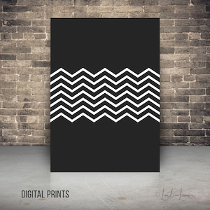 Puede incluir: Un letrero de madera rústico con el texto "Welcome to our home" en un estilo manuscrito. El letrero presenta un acabado envejecido y un diseño simple y acogedor, perfecto para la decoración de la entrada.