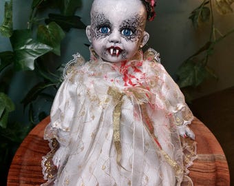 Iza Bebé Vampiro