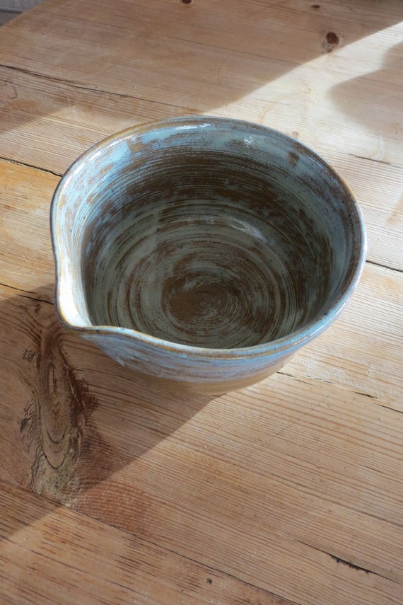 Items similar to Pottery bowl on Etsy