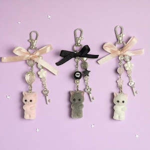 手作りのふわふわ猫ちゃんキーホルダー 子猫 Y2K レディースファッション - かわいい猫ちゃんキーホルダー/携帯チャーム
