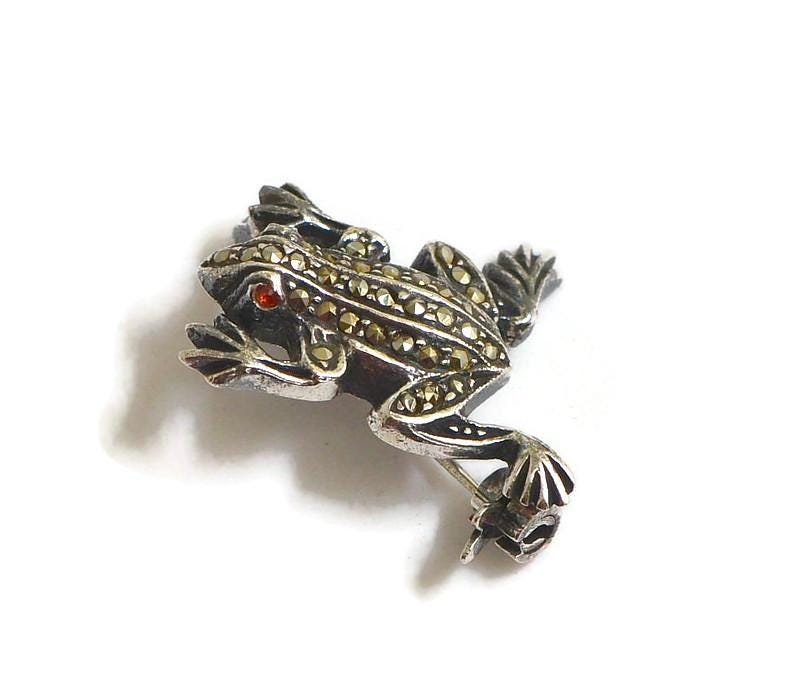 Broche Grenouille En Argent Sterling 925 - Incrustations De Marcassite Et Pierres Rouges (Thaïlande, Occasion)