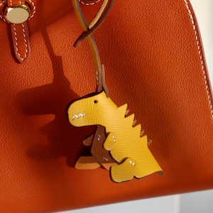 Niedlicher kleiner Dinosaurier Leder Taschenanhänger, Dinosaurier Schlüsselanhänger, Leder Geschenk, Leder Handtasche und Geldbörse Charme, Dinosaurier Geschenk