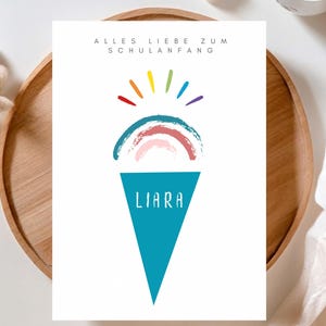 Carte postale modifiable pour enfants mignon début d'école ou modèle de toile d'invitation, modèle numérique imprimable coloré arc-en-ciel école cône fête