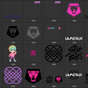 Puede incluir: Una colecci&oacute;n de dise&ntilde;os gr&aacute;ficos con texto e ilustraciones. Los dise&ntilde;os incluyen el texto "KPOP DEMON HUNTERS", "HUNTRAX" y "SIT BOYS", junto con una cabeza de le&oacute;n y personajes de dibujos animados. La paleta de colores incluye rosa, negro y blanco.