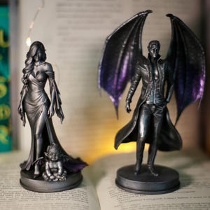 Estatuetas de Rhysand e Feyre com o bebê Nyx | Estátua do casal de ACOTAR | Colecionável da Corte Noturna
