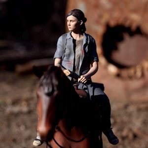 The Last Of Us 2 Ellie | hand - painted figure | 30 cm / 11.8 in