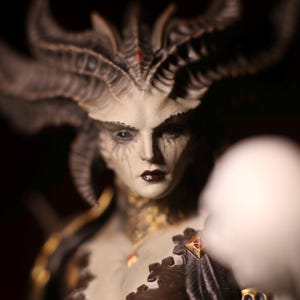 Mother of hather | Lili.th  | hand-painted figure | Height: 25 cm / 10 in