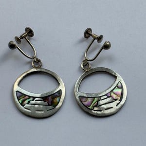 Vintage Dangle Round Drop Earrings Screw-back abalone mother-of-pearl inlay Mexico Mexican Jewelry Mid-Century Modernist Antique Earrings
