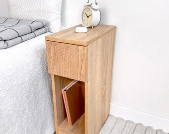 Litet smalt nattduksbord: Geometrisk design i massivt trä, 1 låda