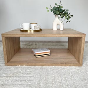 Mesa de centro rectangular con espacio de almacenamiento: mesa de salón moderna