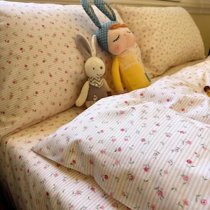 Pink Mini Floral Bedding Set – Soft, Breathable & Sweet Vintage Charm