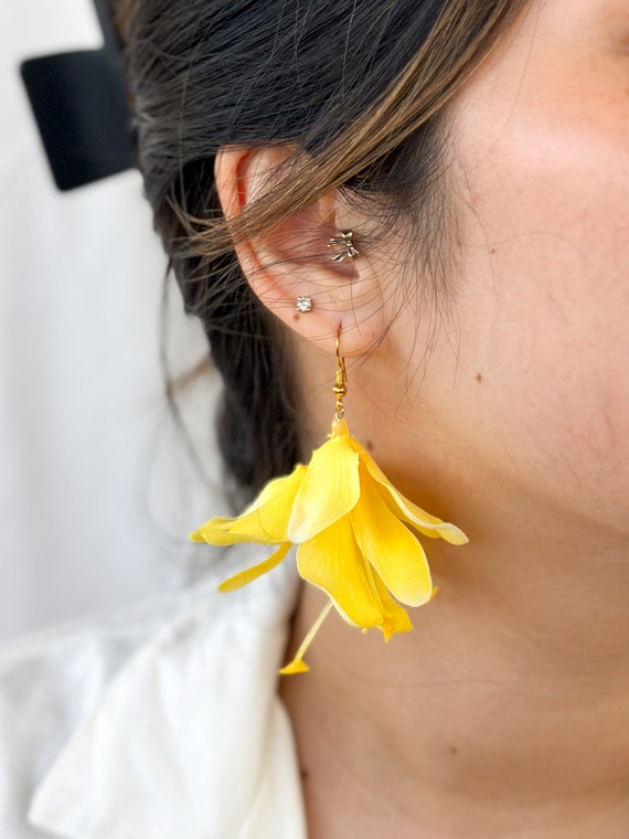 Silk Yellow Flower Earrings, Statement Earrings, Yellow Earrings, Hawaiian Earrings, Silk Flowers, Hawaii Outfits, Lightweight Earrings
