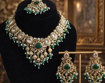 Conjunto de joyería nupcial Kundan verde esmeralda: collar indio, pendientes y tikka