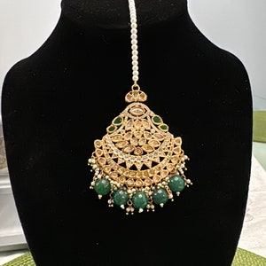 Emerald Tikka Gold Kundan Tikka Kundan Tikka Pakistani Wedding Jewelry Indian Wedding Jewelry Punjabi Wedding Jewelry