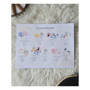 Può includere: Un foglio di carta bianco intitolato Evening Routine che presenta due file di attività illustrate con caselle di controllo. Le icone raffigurano attività come tornare a casa, fare merenda, tempo in famiglia, cenare, faccende e andare a letto.