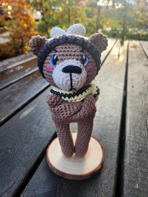 Grumpy bear in beanie (amigurumi crochet bear pattern)