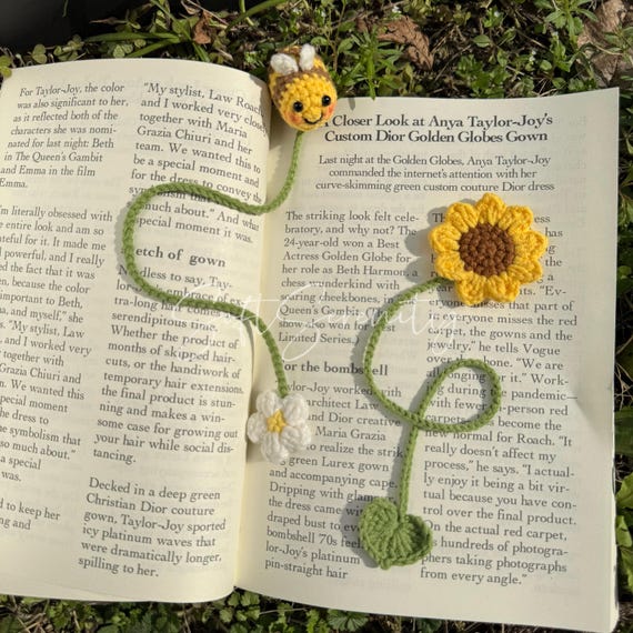 Crochet Bookmark, Mini Bee Bookmark, Sunflower Bookmark, Gift for Book Lover, Gift for Teacher, Back to School Gift, Plant Lover Gift