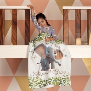 Baby bis große Mädchen Decke-benutzerdefinierte Elefant und Schmetterling Wald Design-Minky oder Cozy Sherpa-3 Größen-erster und mittlerer Name Geschenk