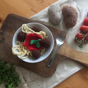 Gehäkelte Spaghetti und Fleischbällchen Geschirr - Amigurumi Food - Kinderküche Spielset - Spielzeug für die Vorschule - Vorschulspielzeug - Fleischbällchen
