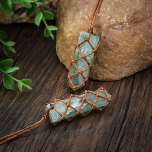 New Raw Natural Green Fluorite Pendant Necklace, Hexagonal Prisms Fluorite Stone Necklace for Women, Gemstone Necklace, Fluorite Jewelry