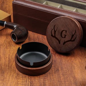 Cenicero personalizado con tapa, de madera de nogal, redondo y resistente al viento, ideal para fumadores, para él o para hombre.