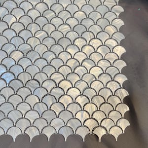 Handgefertigte Fischskala Perlmutt-Mosaikfliese Elfenbeinweiß 100% natürliche irisierende Luxusschale für Küche, Bad und DIY-Kunstprojekt