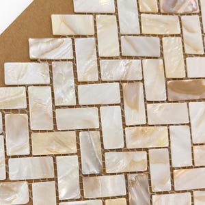 Carreaux de mosaïque en nacre à chevrons faits à la main, tons ambrés pommelés chauds, coque irisée de luxe 100 % naturelle, imperméable, cuisine, salle de bains, bricolage