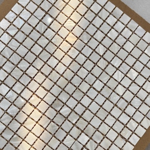 Mosaico cuadrado pequeño de nácar hecho a mano, color blanco marfil, 100% natural, de lujo, iridiscente, resistente al agua, para cocina, baño o proyectos de bricolaje.