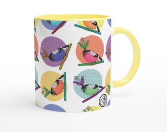 Mug in ceramica con illustrazione di uccellini del bosco - pettirossi e scriccioli e cince - con margherite in testa