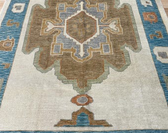 13654 – Handmade Turkish Oushak Rug 6x9 ft, Ivory & Blue Wool Area Rug, Vintage Style Geometric Carpet with Brown and Green Accents