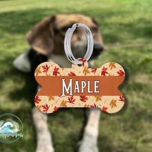 Etiqueta de identificación para mascotas con diseño de hoja de arce otoñal / Etiqueta de aluminio personalizada para perro / Etiqueta rústica para nombre de mascota otoñal / Forma de hueso o círculo personalizada / Accesorio para collar de perro