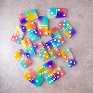 Tie Dye Double Six Dominos | Regenbogen Dominosteine | Handbemalte Harz Dominosteine | Dominosteine Set | Bunte Dominosteine