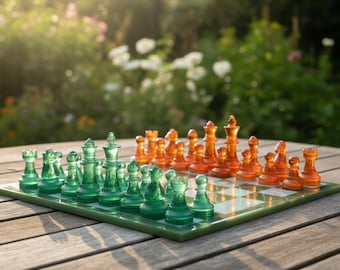 Scacchiera e dama verde matcha primaverile con pezzi verde malachite e arancione zucca cachi - Scacchiera e pezzi in resina realizzati a mano