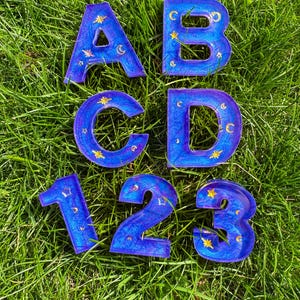 Letras de resina de galaxia en mayúsculas / Contenedor sensorial espacial / Decoración de aula / Tableros de letras / Educación temprana, aprendizaje de escuela primaria