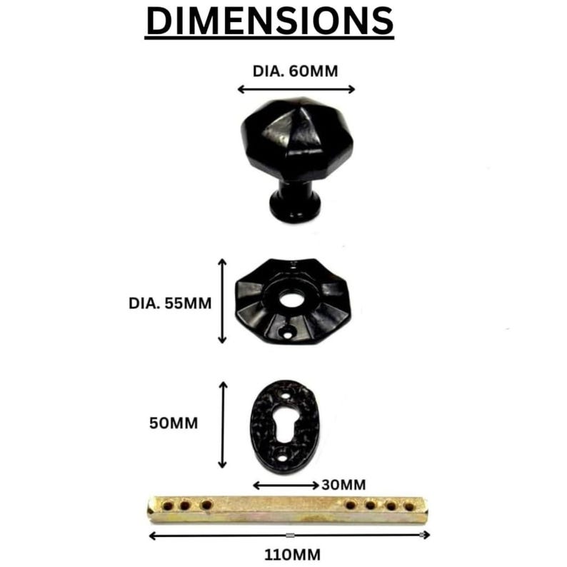 Puede incluir: Un pomo de puerta negro de 60 mm de di&aacute;metro, una placa circular negra de 55 mm de di&aacute;metro, un escudo ovalado negro de 50 mm por 30 mm y un eje met&aacute;lico de 110 mm de largo. La imagen incluye el texto DIMENSIONS y medidas espec&iacute;ficas.