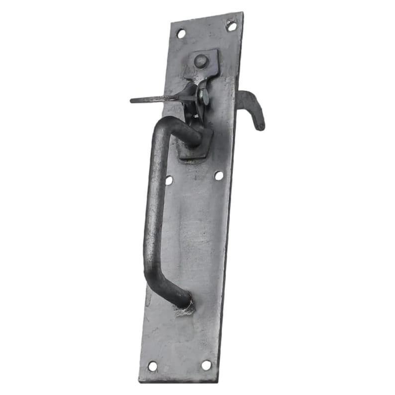 Puede incluir: Un pestillo de puerta de metal gris oscuro con una placa trasera rectangular y cuatro orificios de montaje circulares. El herraje incluye un asa vertical y un mecanismo de palanca pivotante accionado por el pulgar.