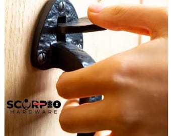 Juego de pestillo de pulgar Suffolk de hierro fundido negro antiguo con herrajes.