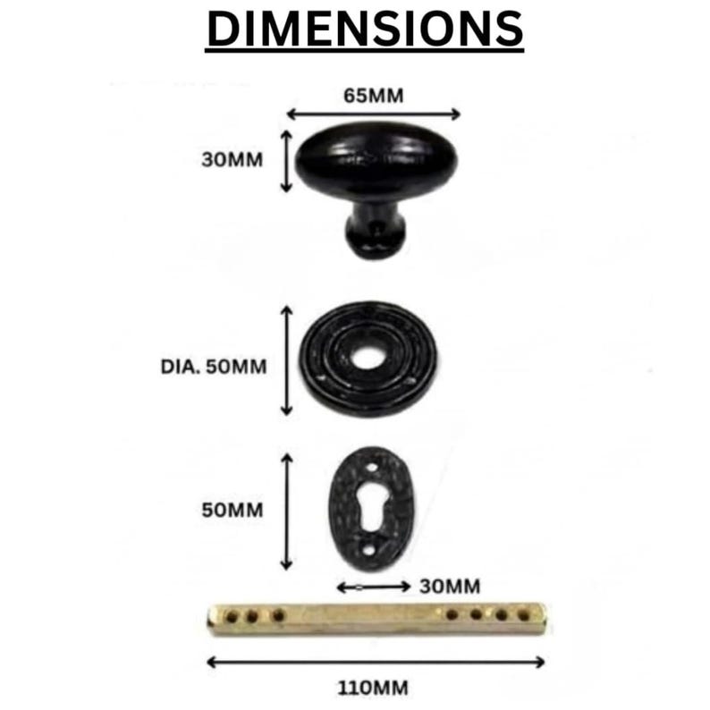 Puede incluir: Un pomo de puerta ovalado negro, una placa circular de 50 mm de di&aacute;metro, un escudo de cerradura ovalado de 50 mm por 30 mm y un eje met&aacute;lico de 110 mm de largo. El pomo mide 65 mm de ancho y 30 mm de alto, seg&uacute;n se muestra en el diagrama.