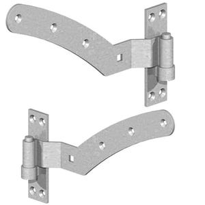 Puede incluir: Dos bisagras de metal plateado para portón con diseño de correa curva. Cada bisagra cuenta con una placa de montaje rectangular con cuatro orificios circulares para tornillos y un cilindro. La correa curva tiene tres orificios y uno cuadrado.
